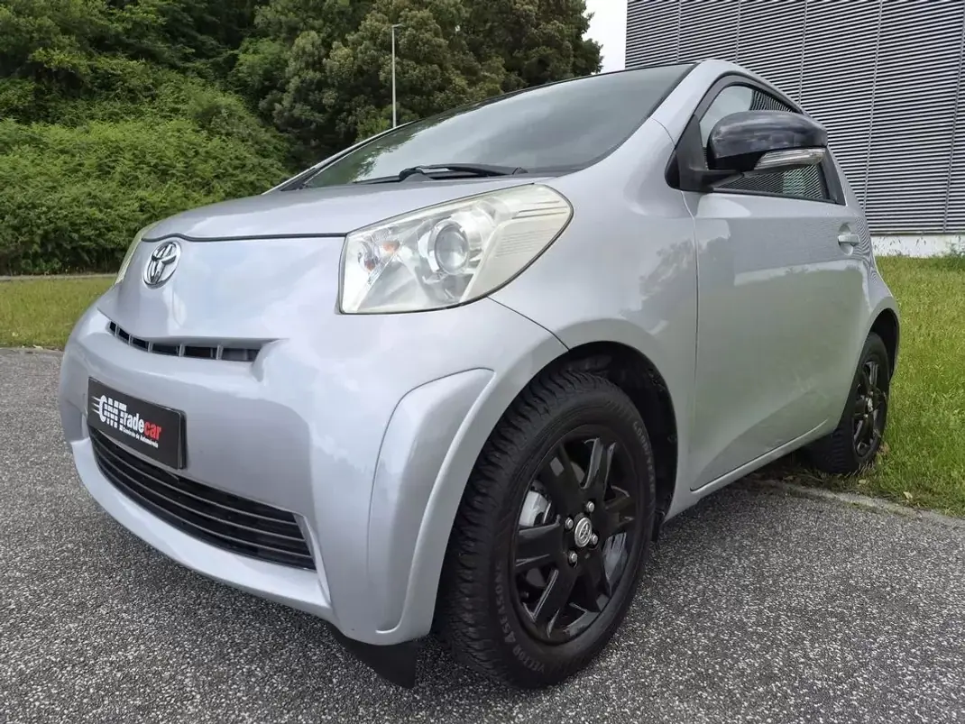 Toyota iQ 2011 - 7499 EUR, 126382 km - AUTO.MOTO.pt - 126382km - foto 1 de 25