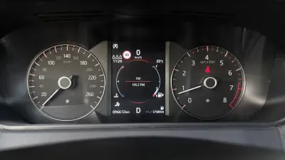 Land Rover Range Rover Velar 2019 - 37650 EUR, 96521 km - AUTO.MOTO.pt - 96521km - foto 12 de 32