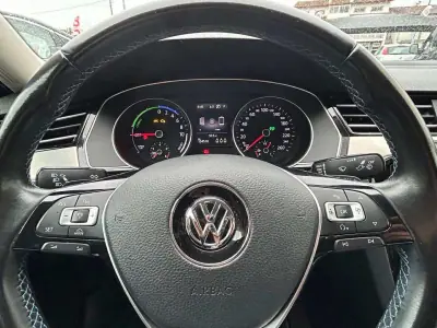 Volkswagen Passat 2017 - 18990 EUR, 134000 km - AUTO.MOTO.pt - 134000km - foto 8 de 17