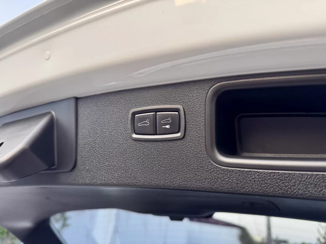 Porsche Macan 2016 - 45990 EUR, 132000 km - AUTO.MOTO.pt - 132000km - foto 33 de 34