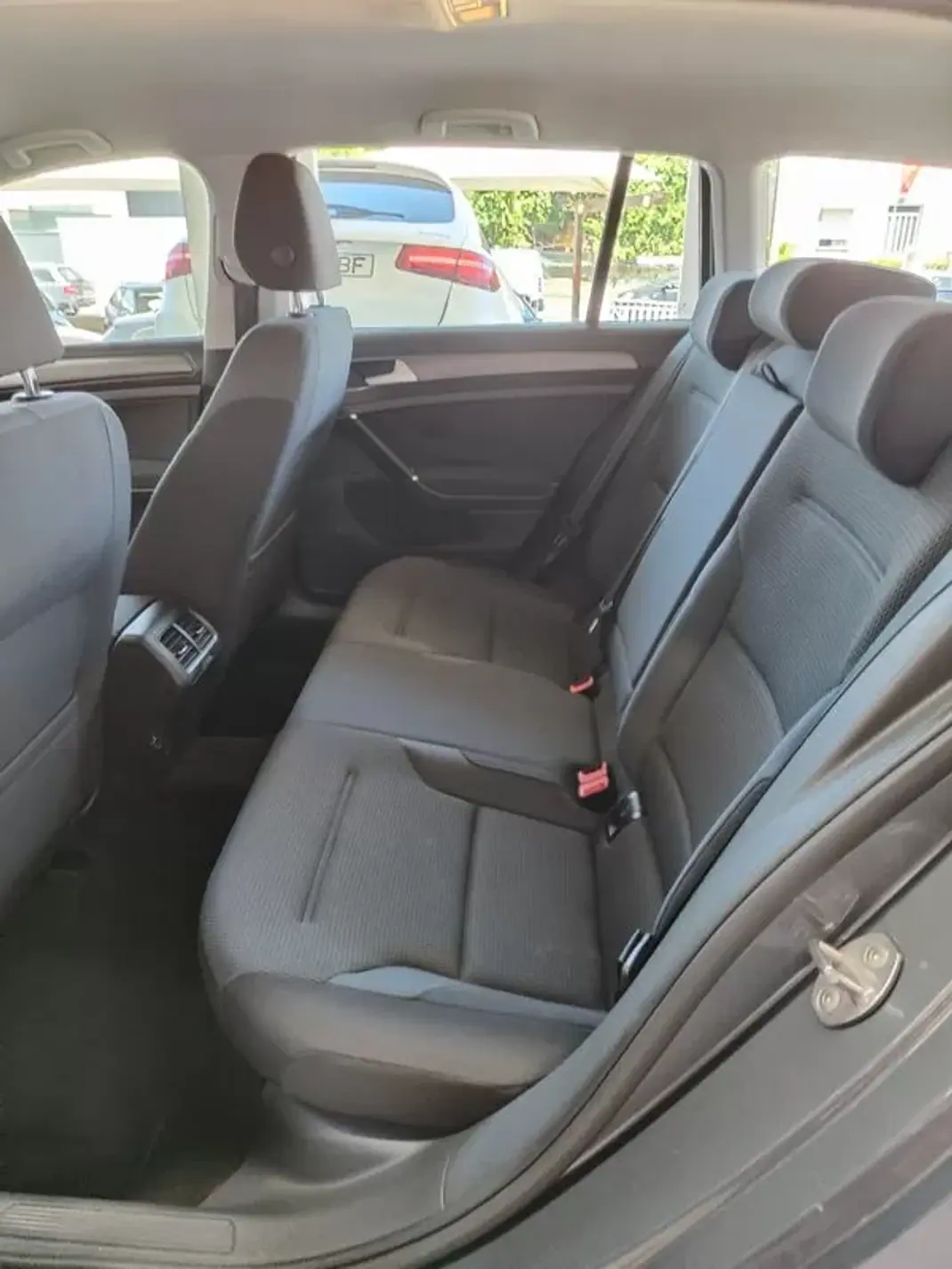 Volkswagen Golf Variant 2019 - 18250 EUR, 35000 km - 35000km - foto 6 de 23
