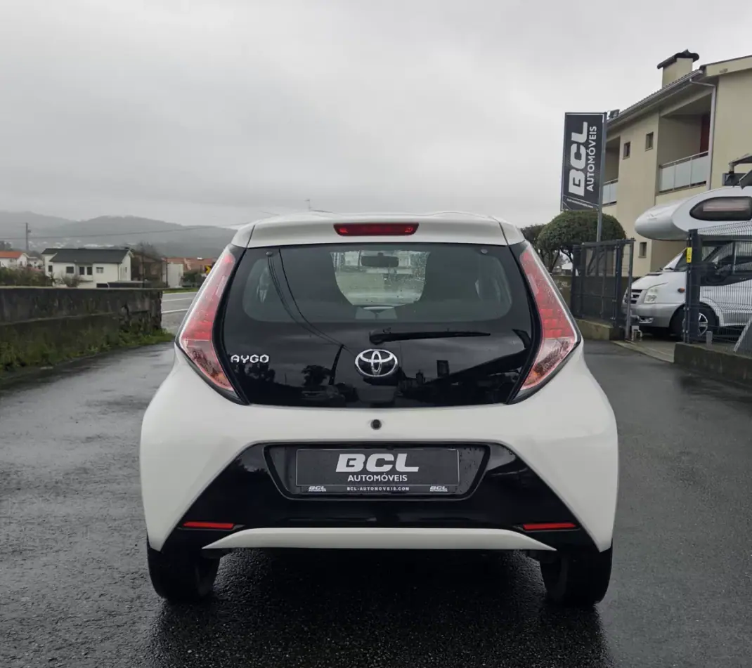 Toyota Aygo 2018 - 9990 EUR, 90000 km - AUTO.MOTO.pt - 90000km - foto 5 de 28