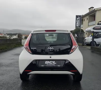 Toyota Aygo 2018 - 9990 EUR, 90000 km - AUTO.MOTO.pt - 90000km - foto 5 de 28