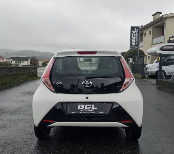 Toyota Aygo 2018 - 9990 EUR, 90000 km - AUTO.MOTO.pt - 90000km - foto 5 de 28