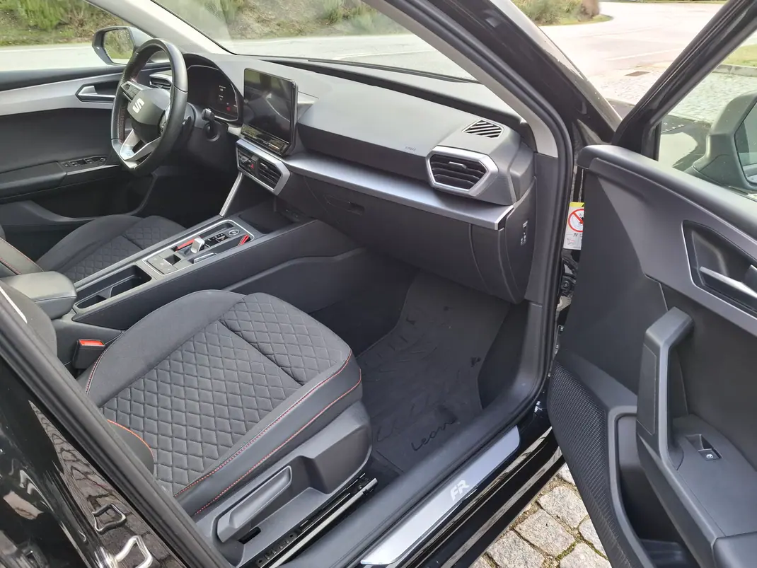 SEAT Leon ST 2020 - 21500 EUR, 180000 km - AUTO.MOTO.pt - 180000km - foto 6 de 14