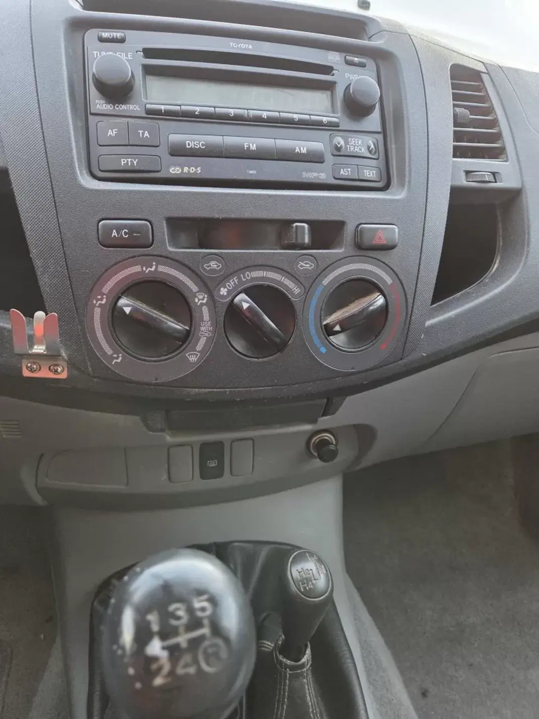 Toyota Hilux 2008 - 16750 EUR, 97657 km - AUTO.MOTO.pt - 97657km - foto 4 de 7