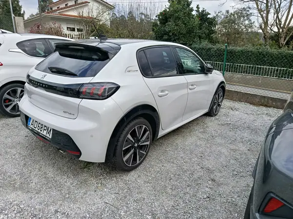 Peugeot 208 2020 - 14750 EUR, 43000 km - AUTO.MOTO.pt - 43000km - foto 2 de 6