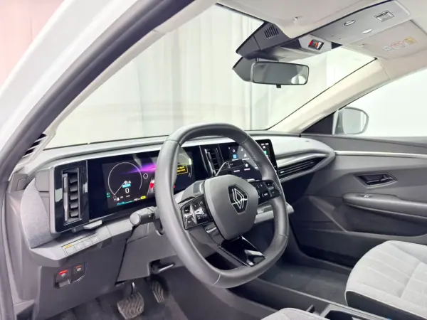 Renault Mégane E-Tech 2022 - 22250 EUR, 23000 km - AUTO.MOTO.pt - 23000km - foto 19 de 20