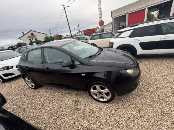 SEAT Ibiza 2011 - 4899 EUR, 330000 km - AUTO.MOTO.pt - 330000km - foto 4 de 6