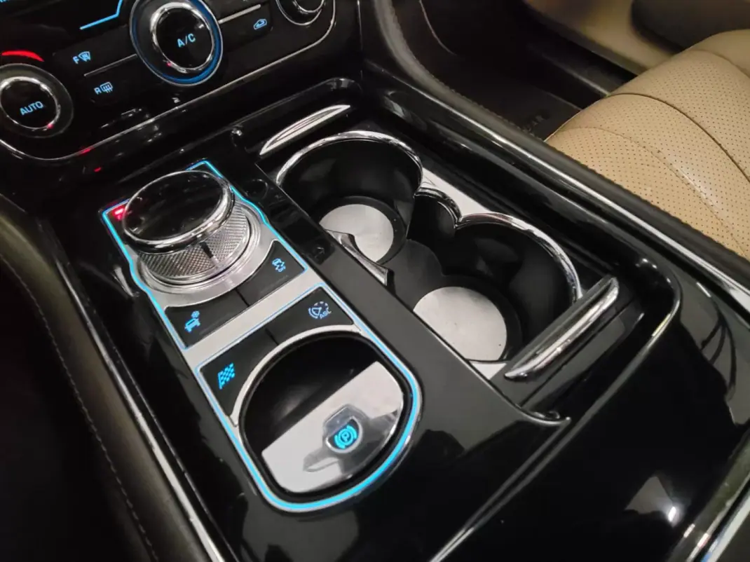 Jaguar XJ 2012 - 19950 EUR, 255600 km - AUTO.MOTO.pt - 255600km - foto 27 de 33