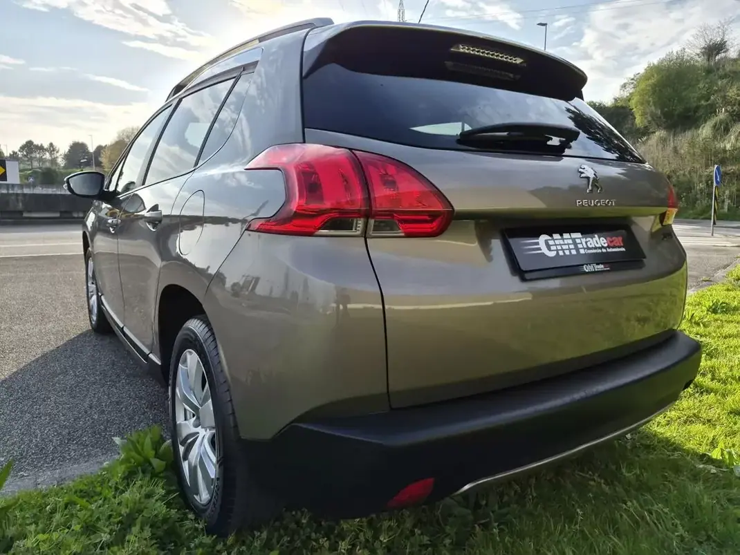 Peugeot 2008 2015 - 8999 EUR, 70466 km - AUTO.MOTO.pt - 70466km - foto 2 de 16