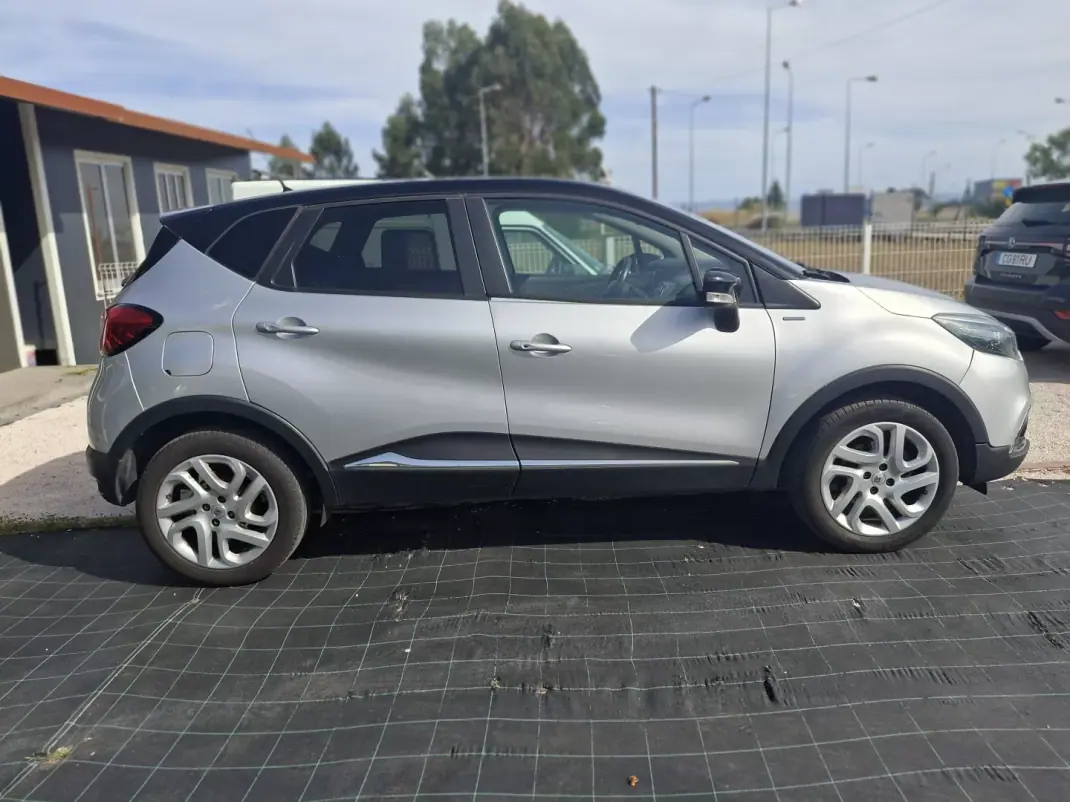 Renault Captur 2017 - 12950 EUR, 119123 km - AUTO.MOTO.pt - 119123km - foto 6 de 14
