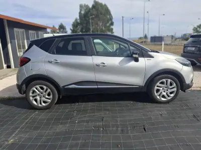 Renault Captur 2017 - 12950 EUR, 119123 km - AUTO.MOTO.pt - 119123km - foto 6 de 14