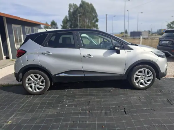Renault Captur 2017 - 13950 EUR, 119123 km - AUTO.MOTO.pt - 119123km - foto 6 de 14