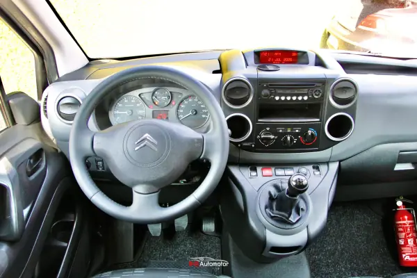 Citroën Berlingo 2010 - 8750 EUR, 186000 km - AUTO.MOTO.pt - 186000km - foto 7 de 17