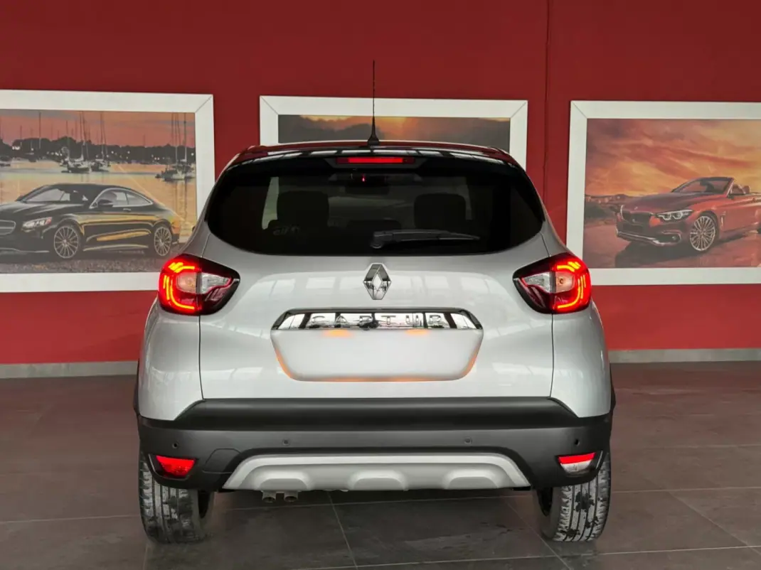 Renault Captur 2017 - 14990 EUR, 69213 km - AUTO.MOTO.pt - 69213km - foto 10 de 21