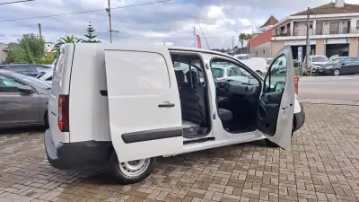 Peugeot Partner 1.6 BlueHDI L2 - 3 Lugares 2018 - 9900 EUR, 250472 km - AUTO.MOTO.pt - 250472km - foto 3 de 26