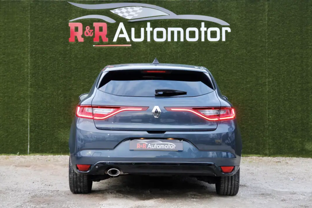 Renault Mégane 2019 - 13990 EUR, 167000 km - AUTO.MOTO.pt - 167000km - foto 8 de 33