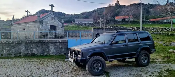 Jeep Cherokee 1997 - 12000 EUR, 250000 km - 250000km - foto 7 de 11