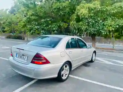 Mercedes-Benz C 220 2001 - 4750 EUR, 385439 km - foto 5 de 11