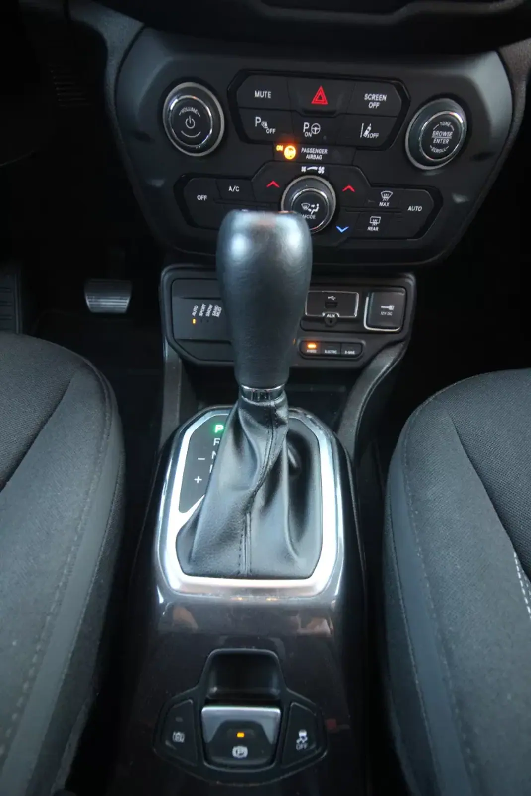 Jeep Renegade 2022 - 18990 EUR, 99500 km - 99500km - foto 21 de 49