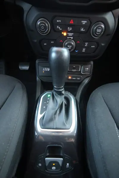 Jeep Renegade 2022 - 18990 EUR, 99500 km - 99500km - foto 21 de 49