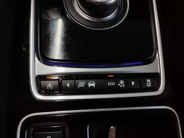 Jaguar F-Pace 2017 - 19750 EUR, 156000 km - AUTO.MOTO.pt - 156000km - foto 40 de 43
