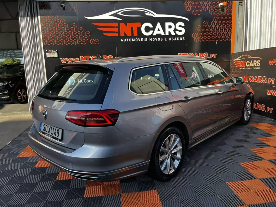 Volkswagen Passat Variant 2019 - 18900 EUR, 258985 km - AUTO.MOTO.pt - 258985km - foto 2 de 27