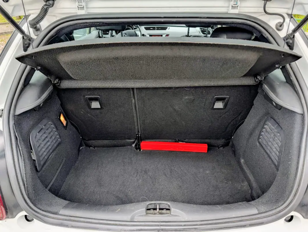 Citroën DS3 2015 - 8500 EUR, 100190 km - AUTO.MOTO.pt - 100190km - foto 11 de 17