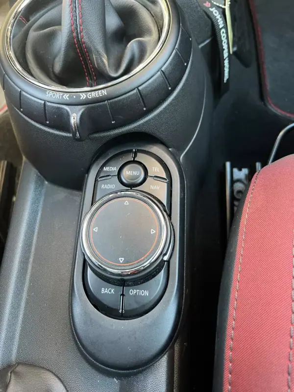 MINI John Cooper Works 2017 - 24965 EUR, 126000 km - AUTO.MOTO.pt - 126000km - foto 58 de 61