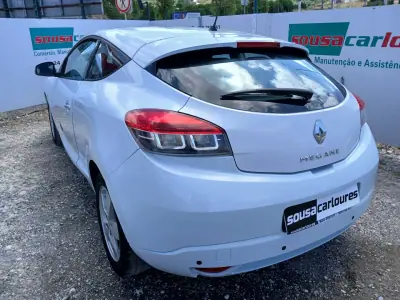 Renault Mégane Coupe 2010 - 7950 EUR, 115752 km - AUTO.MOTO.pt - 115752km - foto 12 de 25