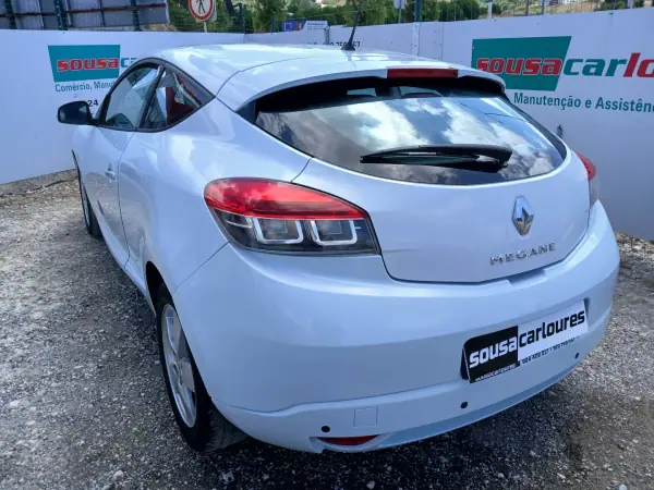 Renault Mégane Coupe 2010 - 7950 EUR, 115752 km - AUTO.MOTO.pt - 115752km - foto 12 de 25