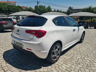 Alfa Romeo Giulietta 2019 - 15790 EUR, 146000 km - AUTO.MOTO.pt - 146000km - foto 6 de 15