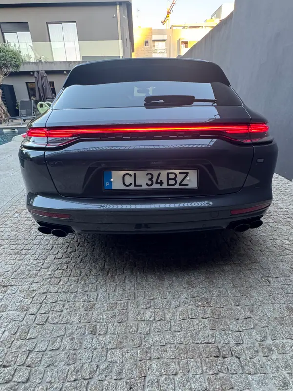 Porsche Panamera Sport Turismo 2022 - 87500 EUR, 70250 km - AUTO.MOTO.pt - 70250km - foto 6 de 13