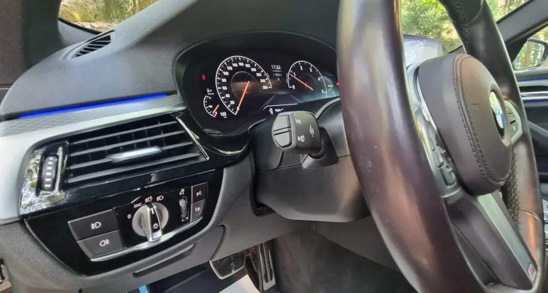 BMW 520 2019 - 31750 EUR, 130000 km - AUTO.MOTO.pt - 130000km - foto 23 de 25