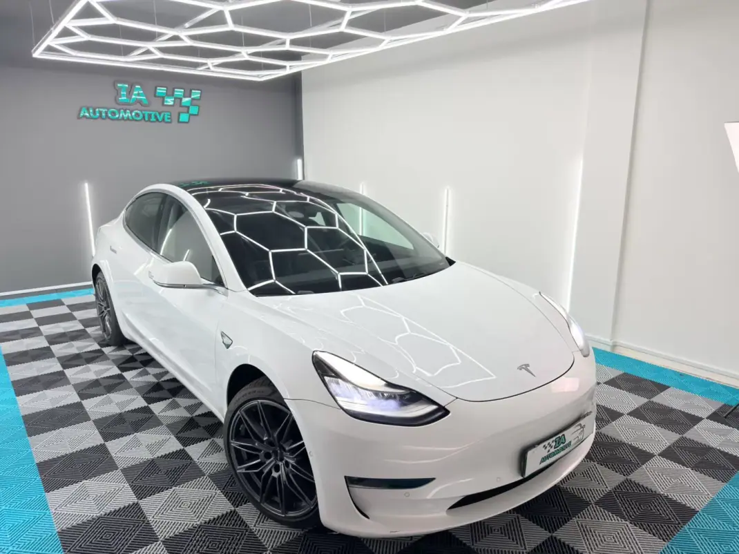 Tesla Model 3 2019 - 22750 EUR, 159999 km - AUTO.MOTO.pt - 159999km - foto 4 de 23