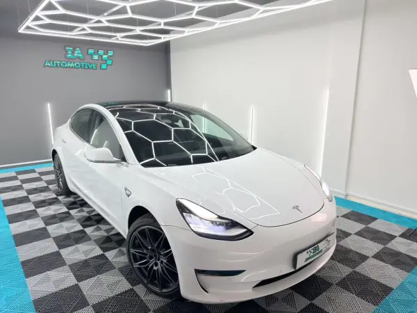 Tesla Model 3 2019 - 22500 EUR, 159999 km - AUTO.MOTO.pt - 159999km - foto 4 de 23