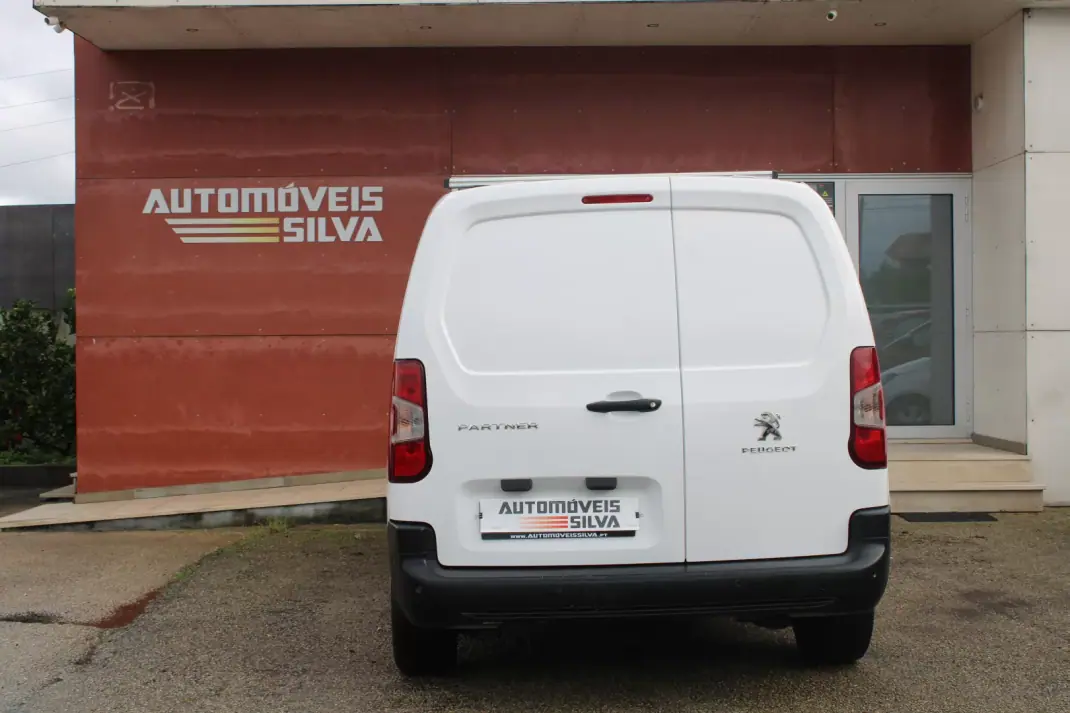 Peugeot Partner 1.5 BlueHDI Longa c/Barras Tejadilho 2021 - 13990 EUR, 181000 km - AUTO.MOTO.pt - 181000km - foto 8 de 19