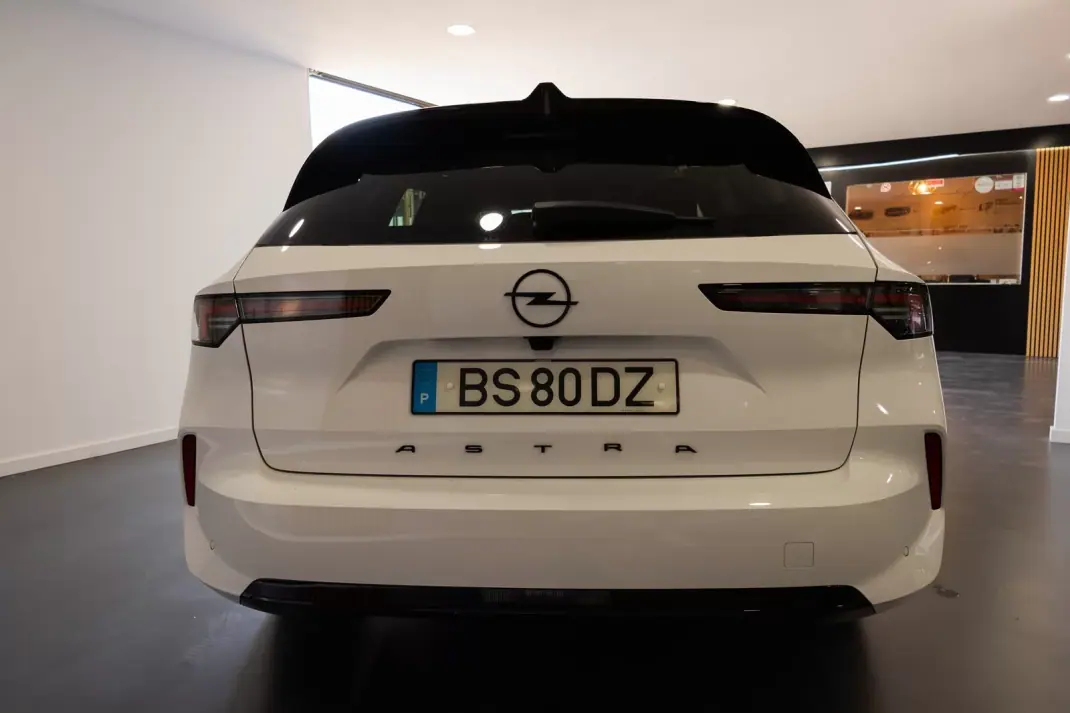 Opel Astra Sports Tourer 2025 - 26900 EUR, 25090 km - AUTO.MOTO.pt - 25090km - foto 4 de 13