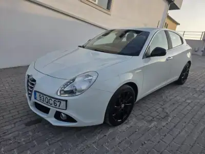 Alfa Romeo Giulietta 2015 - 13500 EUR, 148000 km - AUTO.MOTO.pt - 148000km - foto 10 de 49