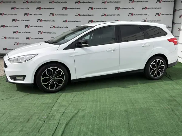 Ford Focus SW 2015 - 9990 EUR, 215089 km - AUTO.MOTO.pt - 215089km - foto 2 de 5