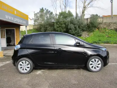 Renault Zoe 2015 - 7900 EUR, 129000 km - AUTO.MOTO.pt - 129000km - foto 4 de 12