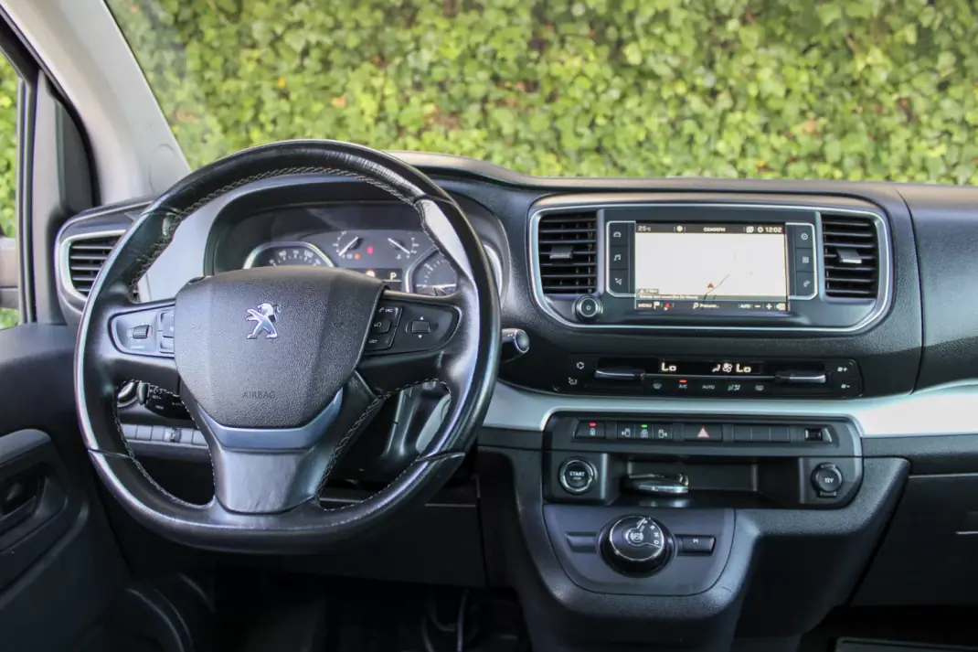 Peugeot Traveller 2019 - 32900 EUR, 115000 km - 115000km - foto 19 de 24
