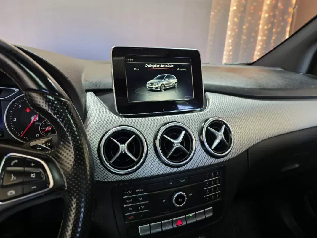 Mercedes-Benz B 180 2015 - 14490 EUR, 178000 km - AUTO.MOTO.pt - 178000km - foto 6 de 16