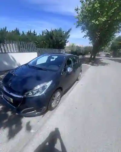 Peugeot 208 2018 - 8200 EUR, 123000 km - AUTO.MOTO.pt - 123000km - foto 4 de 7