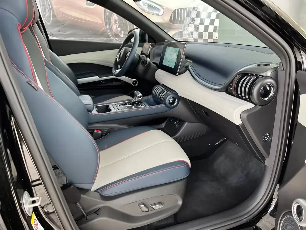 BYD Atto 3 2025 - 30900 EUR, 13000 km - AUTO.MOTO.pt - 13000km - foto 9 de 14