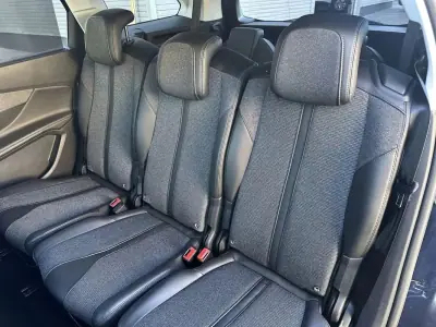 Peugeot 5008 2018 - 14900 EUR, 220000 km - AUTO.MOTO.pt - 220000km - foto 27 de 60