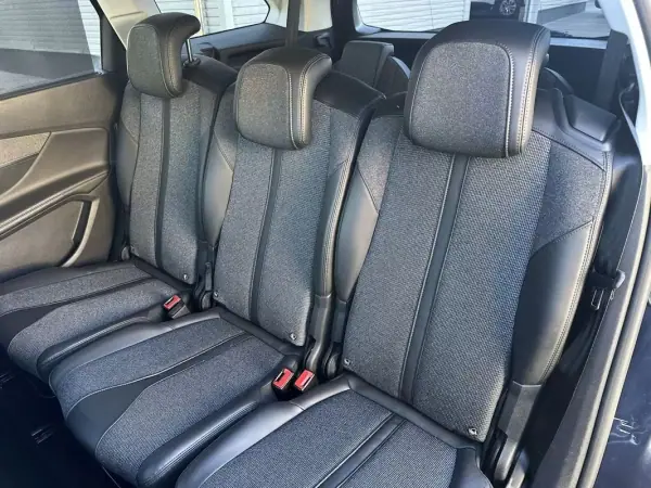 Peugeot 5008 2018 - 14900 EUR, 220000 km - AUTO.MOTO.pt - 220000km - foto 27 de 60