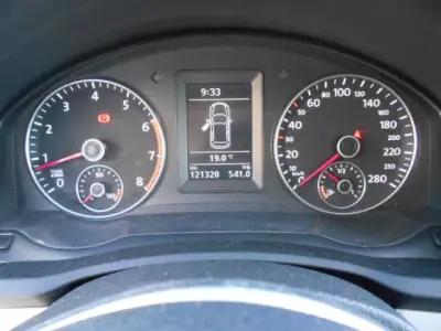 Volkswagen Scirocco 2011 - 12500 EUR, 121314 km - AUTO.MOTO.pt - 121314km - foto 8 de 10