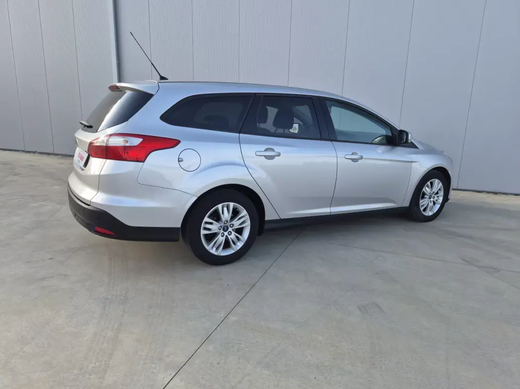 Ford Focus SW 2011 - 7800 EUR, 229551 km - 229551km - foto 7 de 8